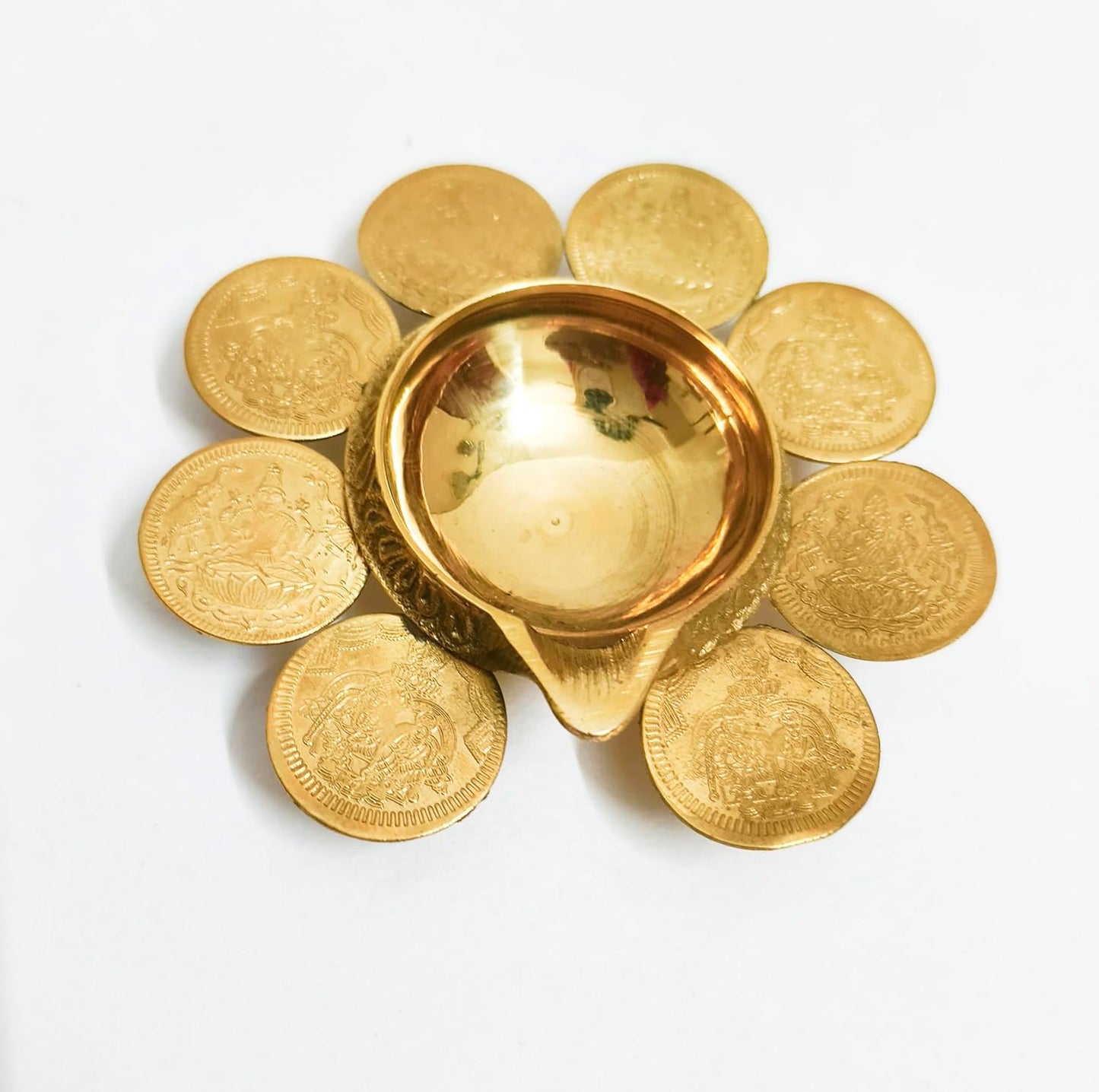 Kuber vilakku with 8 Coins