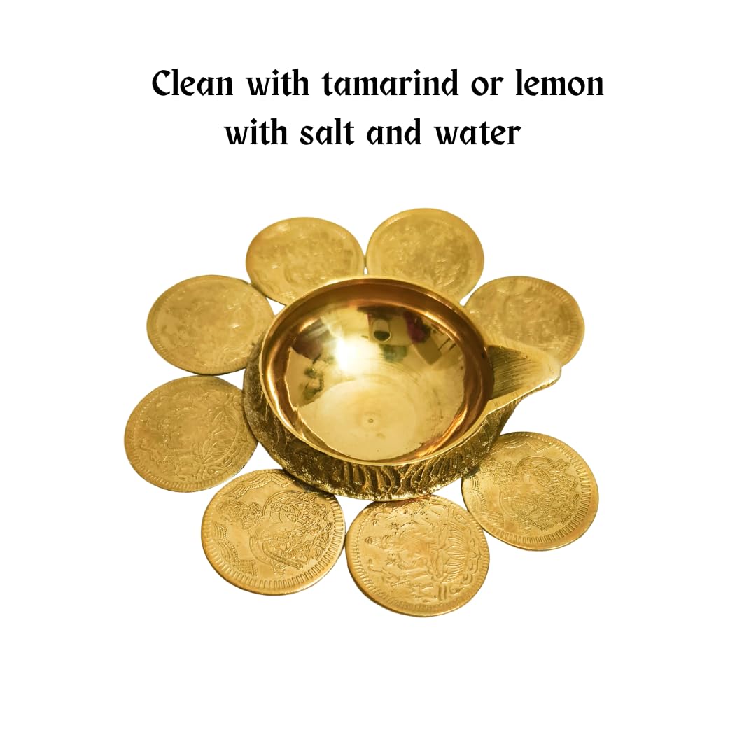 Kuber vilakku with 8 Coins