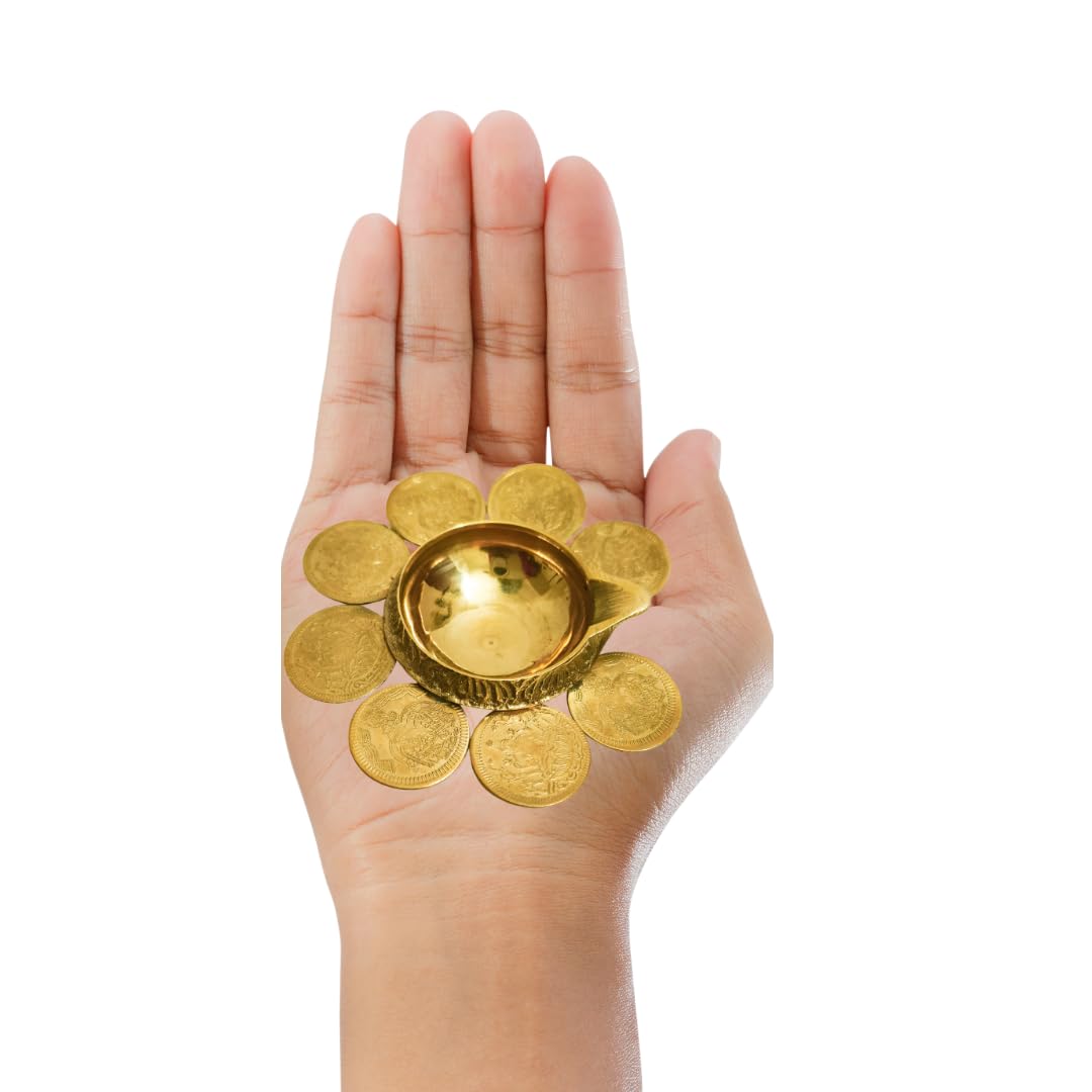 Kuber vilakku with 8 Coins
